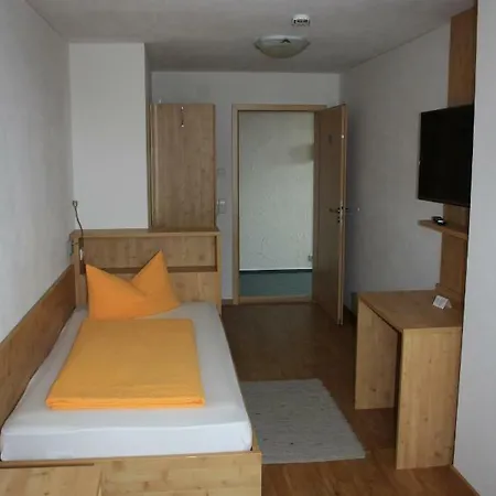 Storchen Penzion 2*